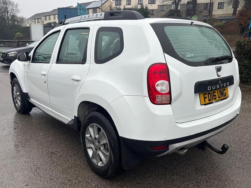Used Dacia Duster Lauréate 110 HP (80 kW) 2016 White SUV