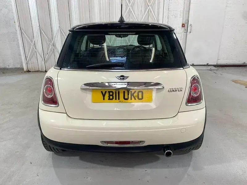 Used Mini Cooper Hatch 120 HP (88 kW) 2011 White Hatchback