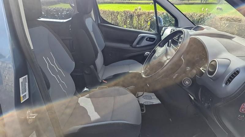 Used Peugeot Partner Tepee S 92 HP (67 kW) 2015 Metallic blue MPV