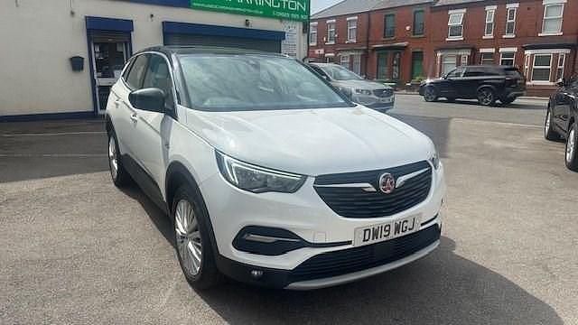 White Used 2019 Vauxhall Grandland X Sport SUV | £11,495 (Fair price) - Image 1/4