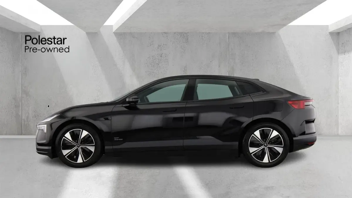 Begagnad Polestar 4 Plus 200 kW (272 HK) 2025 Svart SUV