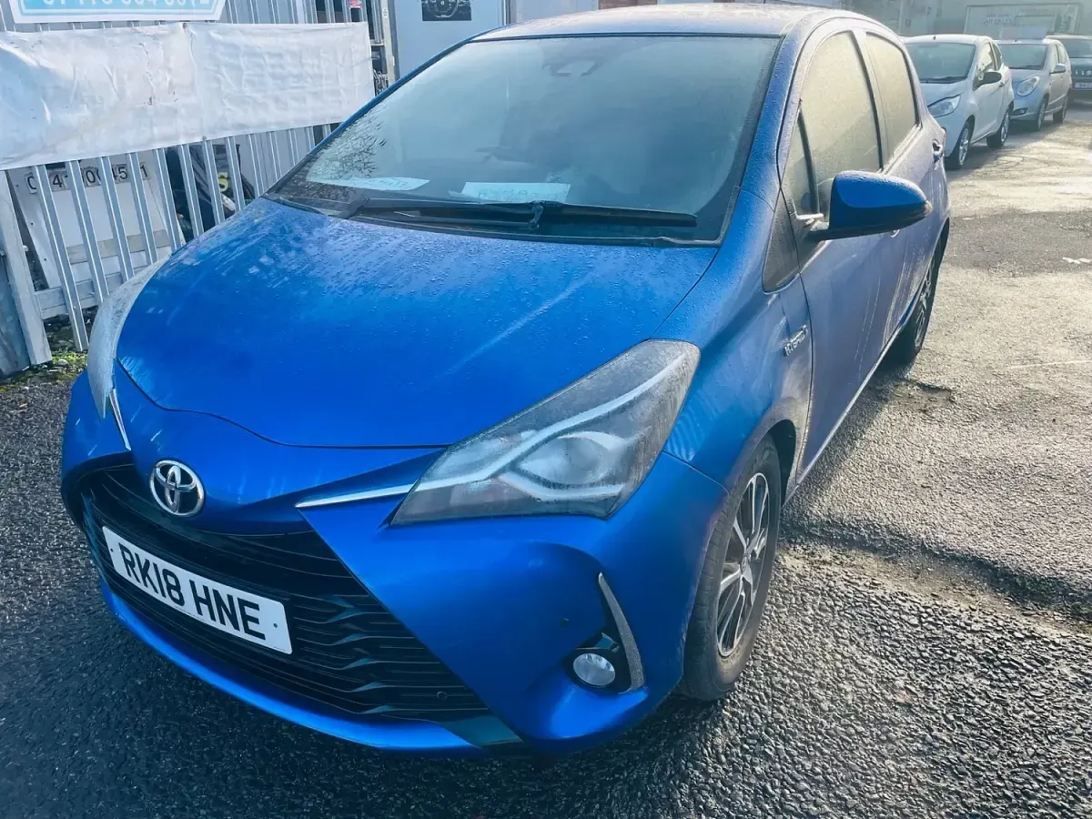 Used Toyota Yaris 100 HP (73 kW) 2018 Blue Hatchback