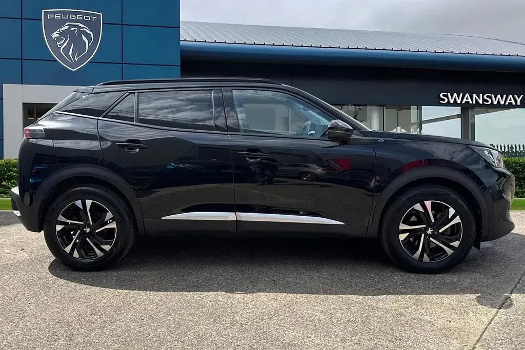 Used Peugeot e-2008 Allure Premium 98 kW (134 HP) 2022 Black SUV
