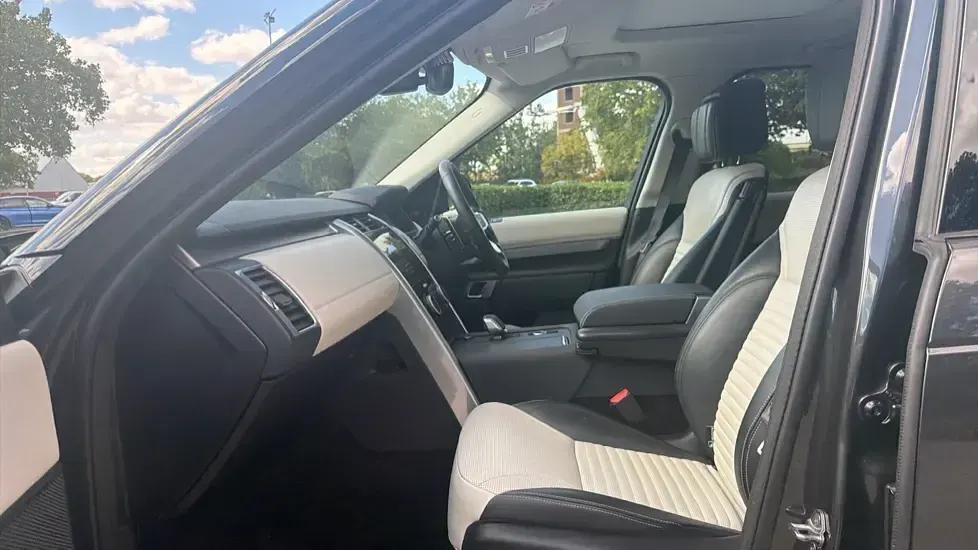 Used Land Rover Discovery HSE Dynamic 350 HP (257 kW) 2024 Grey SUV