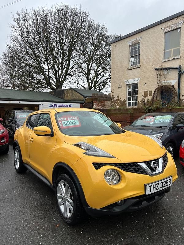 Used Nissan Juke Acenta Premium 117 HP (86 kW) 2015 Yellow SUV