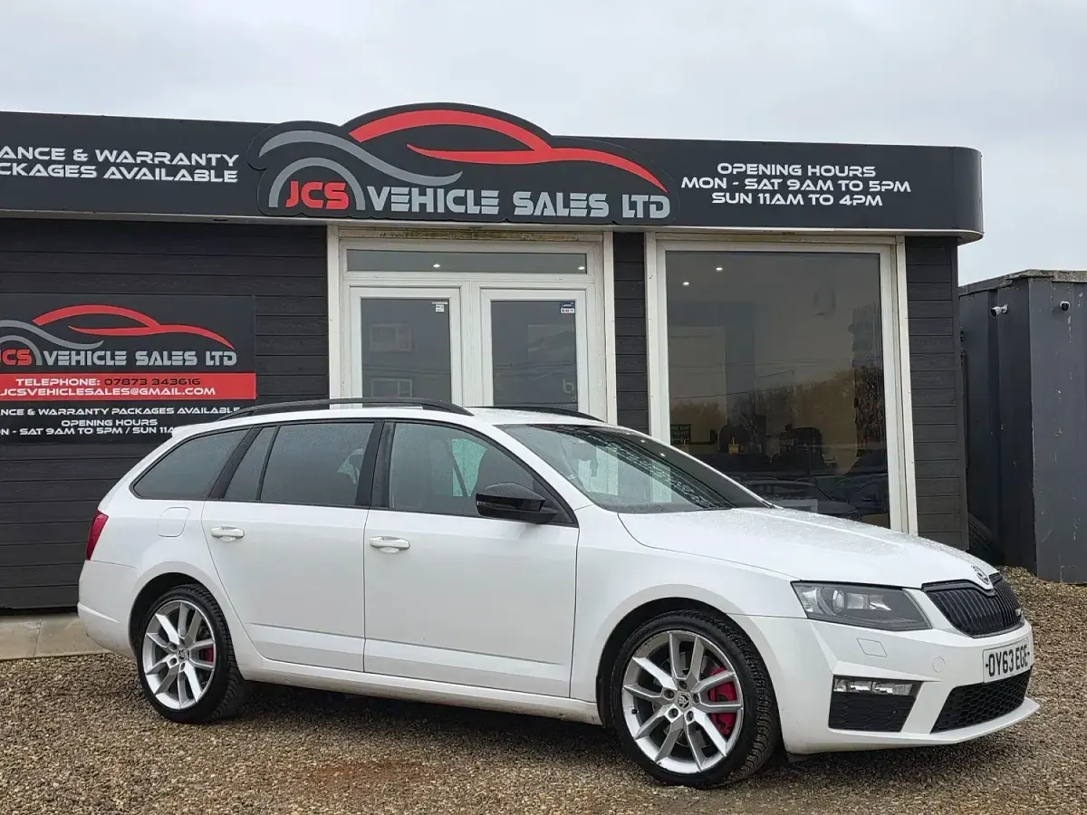Used Skoda Octavia vRS 184 HP (135 kW) 2013 White Estate