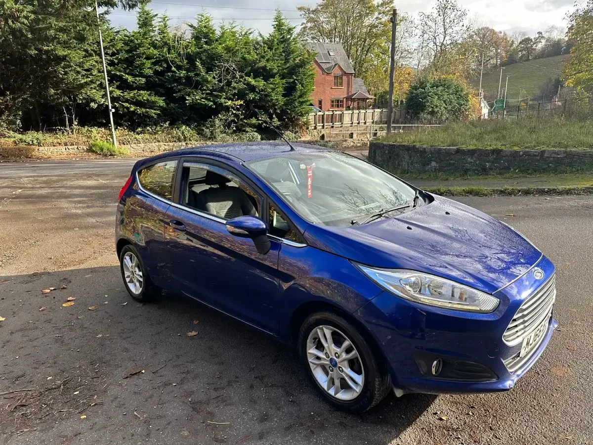 Used Ford Fiesta Zetec 82 HP (60 kW) 2016 Blue Hatchback
