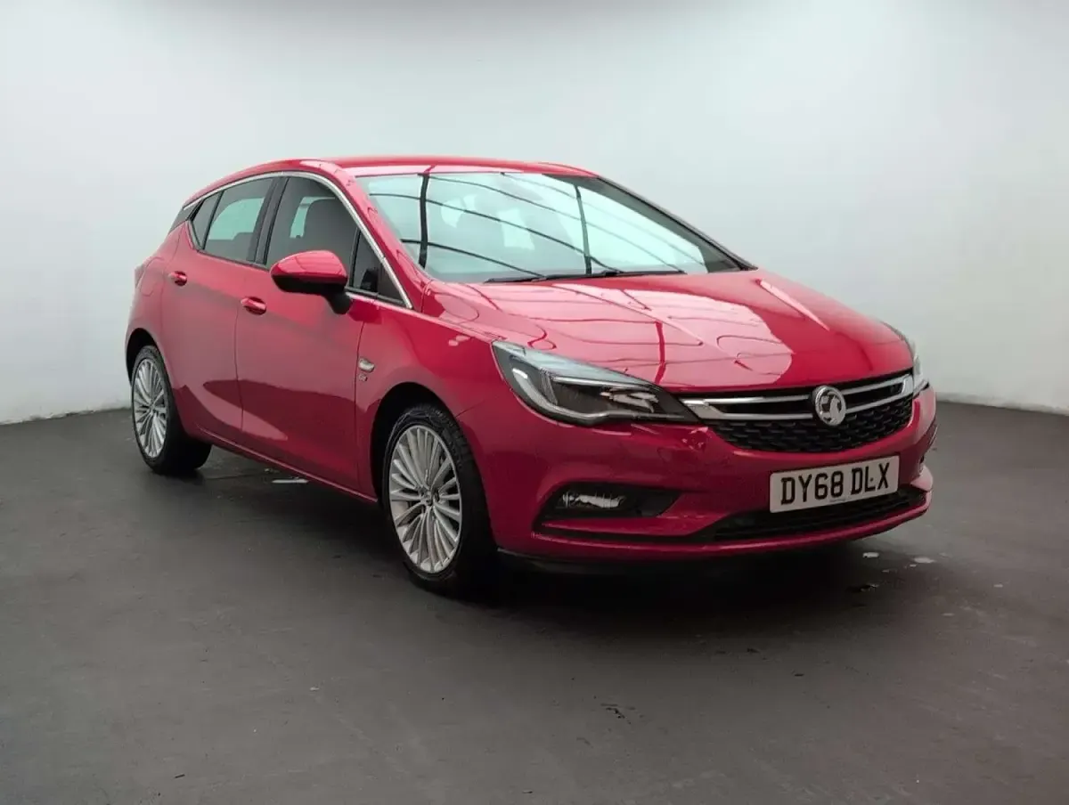 Used Vauxhall Astra Elite 200 HP (147 kW) 2018 Red Hatchback