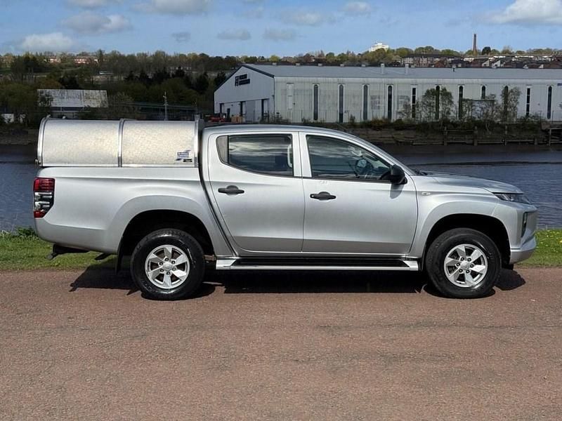Second-hand Mitsubishi L200 150 CP (110 kW) 2020 Argintiu Pickup