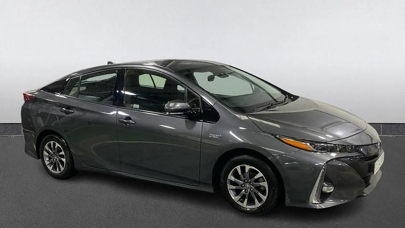Used Toyota Prius Business Edition 122 HP (89 kW) 2018 Grey Hatchback