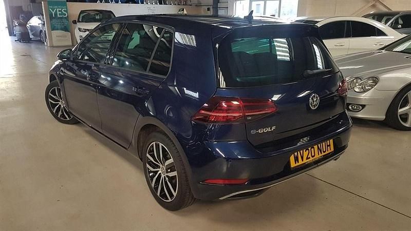 Begagnad VW e-Golf 99 kW (135 HK) 2020 Blå Halvkombi