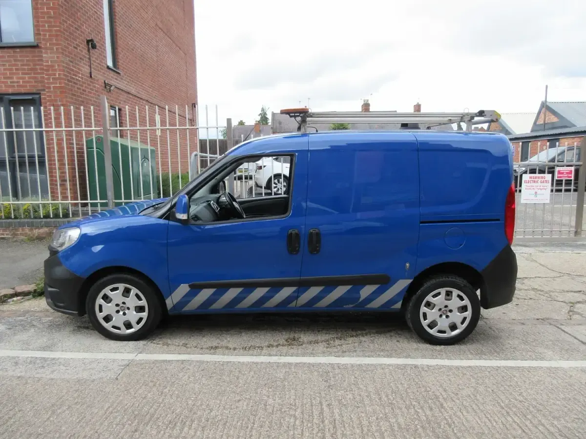 Used Fiat Doblò 90 HP (66 kW) 2015 Blue MPV
