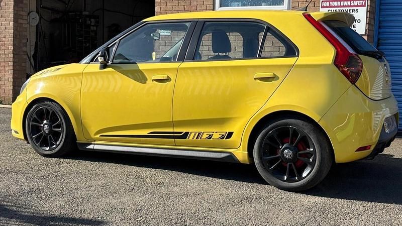 Used MG MG3 2014 Yellow Hatchback