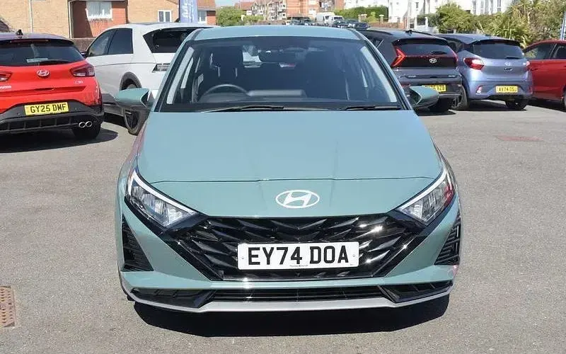 Used Hyundai i20 Advanced 101 HP (74 kW) 2024 Green Hatchback