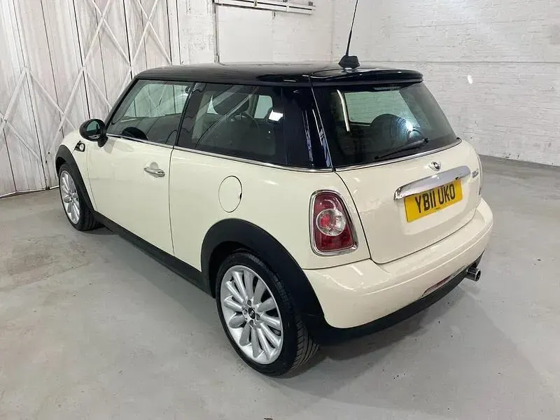 Used Mini Cooper Hatch 120 HP (88 kW) 2011 White Hatchback