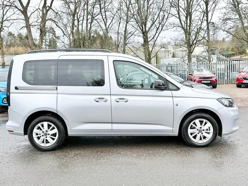 Usado VW Caddy Life 122 HP (89 kW) 2025 Prateado Monovolume