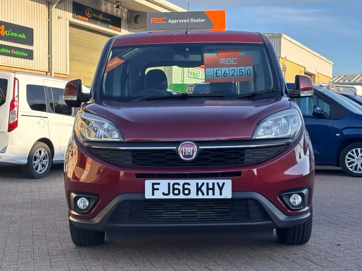 Käytetty Fiat Doblò Easy 95 HP (69 kW) 2017 Punainen Tila-auto