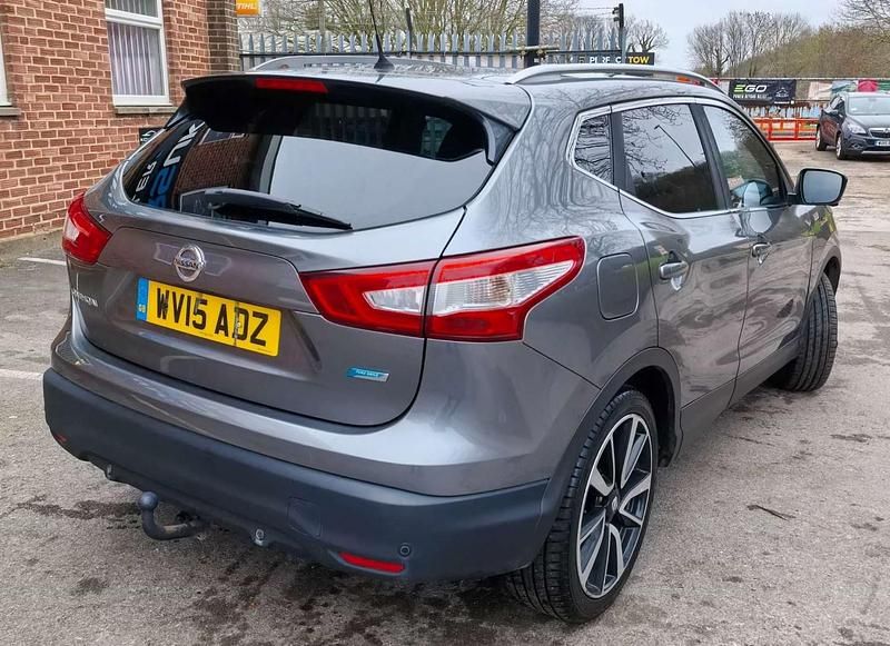 Used Nissan Qashqai Tekna 110 HP (80 kW) 2015 Grey SUV