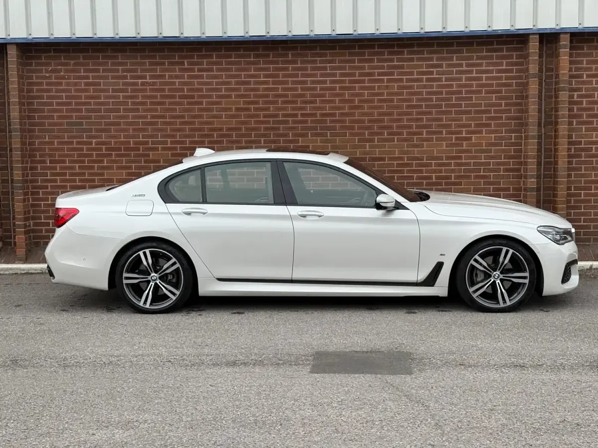 Begagnad BMW 740 M Sport 322 HK (236 kW) 2017 Vit Sedan