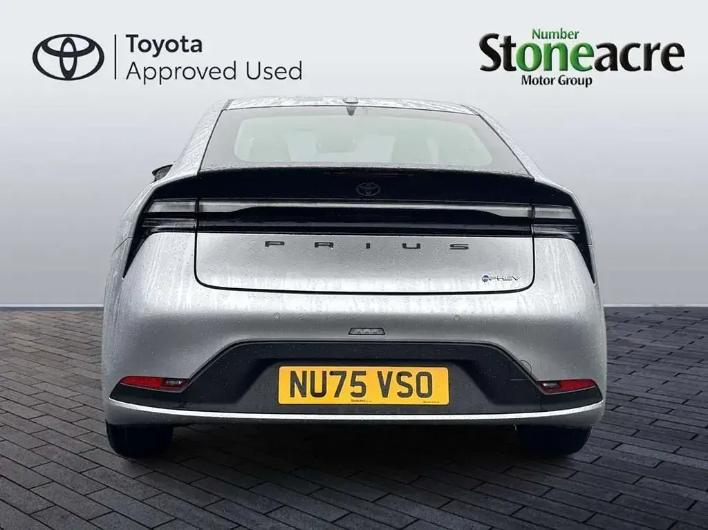 Used Toyota Prius Design 220 HP (161 kW) 2025 Silver Hatchback