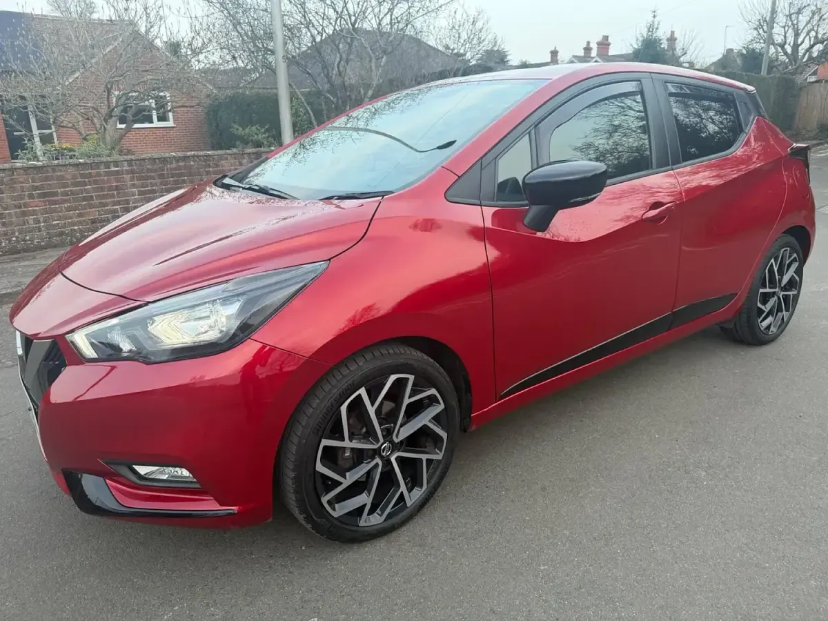 Begagnad Nissan Micra S 92 HK (67 kW) 2022 Röd Halvkombi
