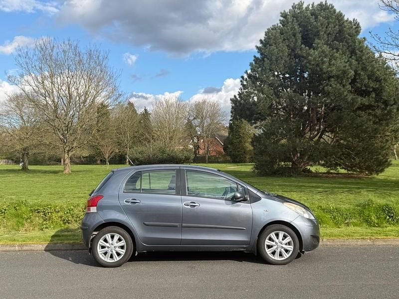 Used Toyota Yaris 87 HP (63 kW) 2009 Blue Hatchback