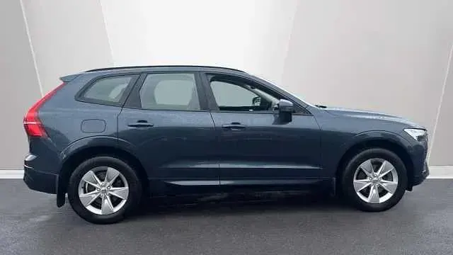 Used Volvo XC60 Momentum 194 HP (142 kW) 2021 Blue SUV