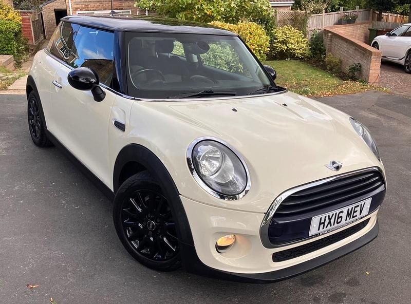 White Used 2016 Mini Cooper Hatch Hatchback | £6,750 (Fair price) - Image 1/4