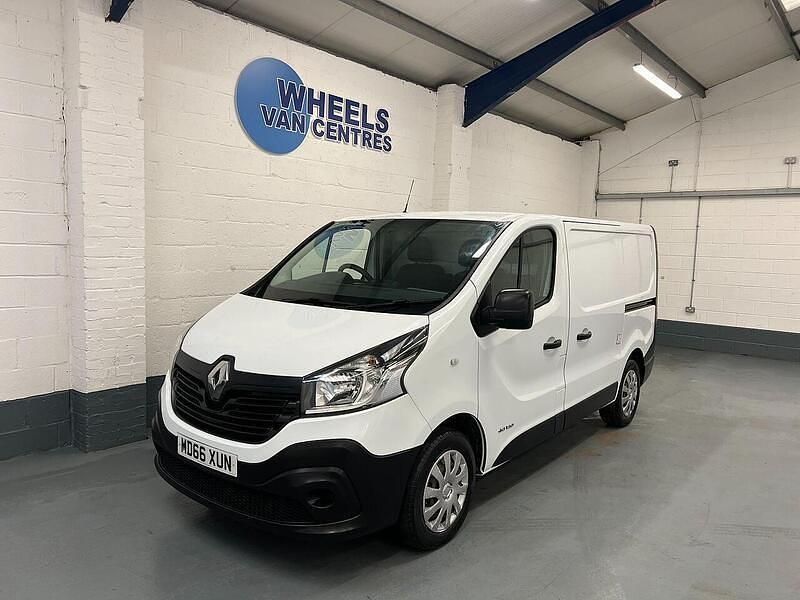 White Used 2017 Renault Trafic Business MPV | £5,490 (Fair price) - Image 1/4