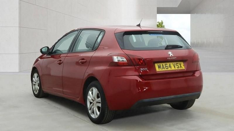 Used Peugeot 308 Active 100 HP (73 kW) 2014 Red Hatchback