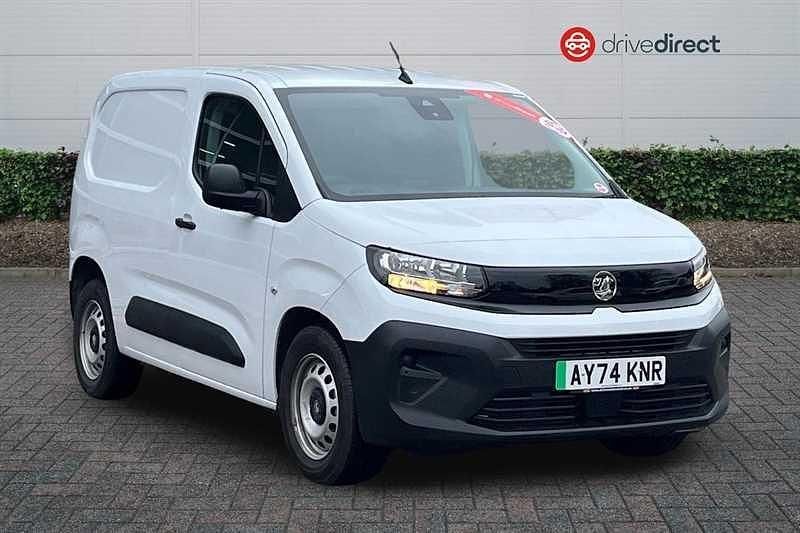 Used Vauxhall Combo 100 kW (136 HP) 2024 White MPV