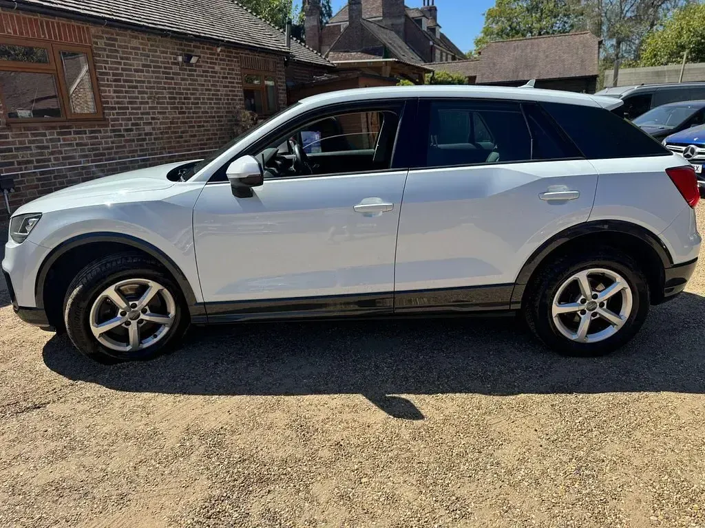 Used Audi Q2 Comfort 150 HP (110 kW) 2017 White SUV