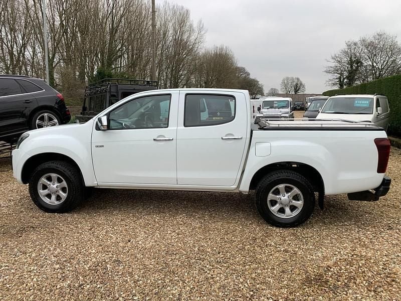 Used Isuzu D-Max 160 HP (117 kW) 2017 White Pickup