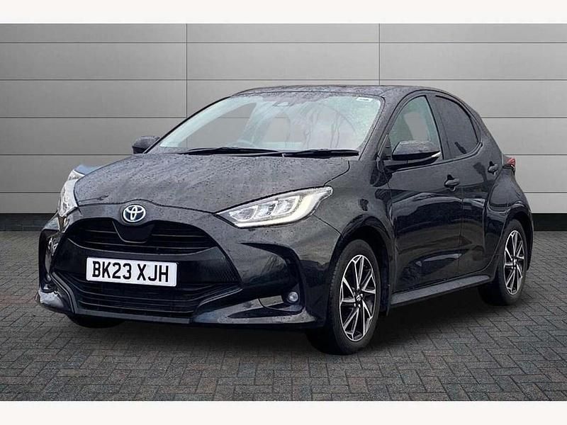 Used Toyota Yaris Hybrid Design 116 HP (85 kW) 2023 Black Hatchback