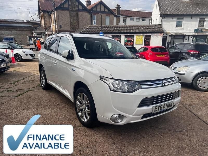 White Used 2014 Mitsubishi Outlander P-HEV Estate | £5,595 (Fair price) - Image 1/4