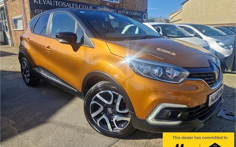 Used Renault Captur Iconic 90 HP (66 kW) 2018 Orange/black SUV