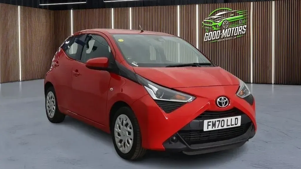 Gebraucht Toyota Aygo X-play 72 PS (52 kW) 2020 Rot Kleinwagen