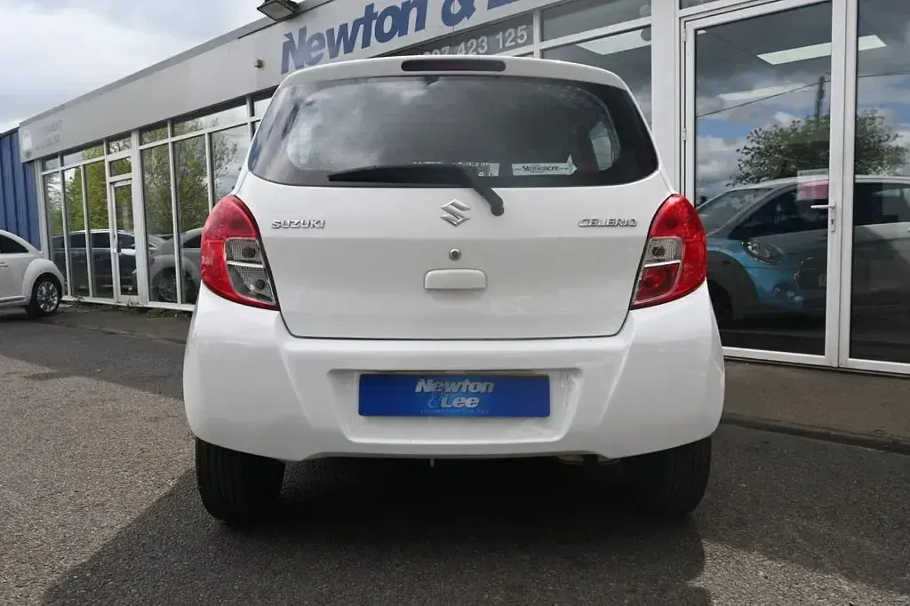 Used Suzuki Celerio 68 HP (50 kW) 2016 White Hatchback
