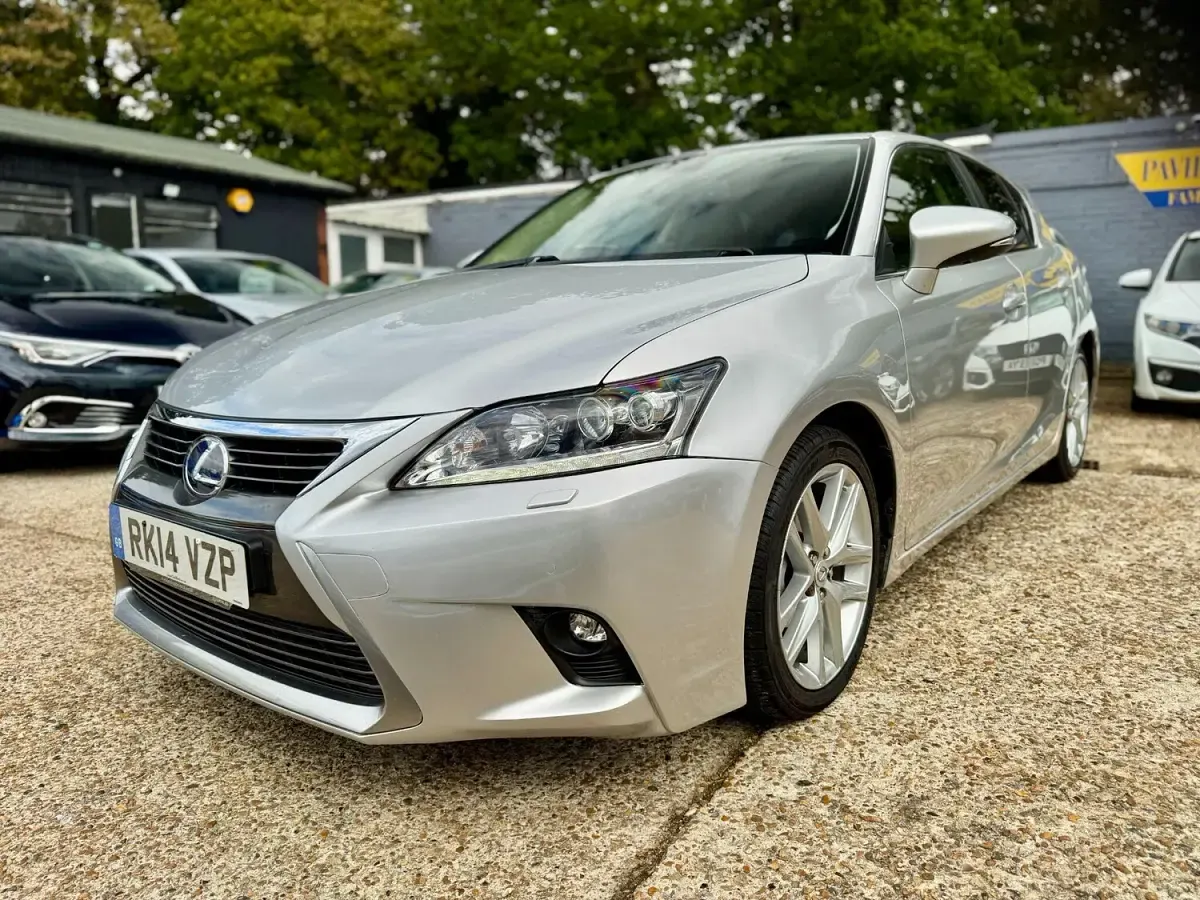 Used Lexus CT200h 134 HP (98 kW) 2014 Silver Hatchback