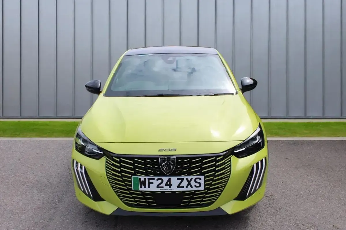 Used Peugeot e-208 GT 113 kW (154 HP) 2024 Yellow Hatchback