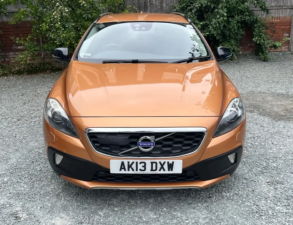 Used Volvo V40 SE Lux 2013 Bronze Hatchback