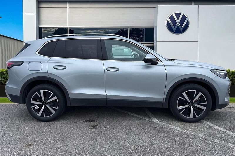 New VW Touran Elegance 150 HP (110 kW) 2026 Silver MPV