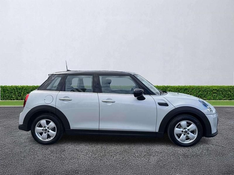 Używany Mini Cooper Classic 136 KM (100 kW) 2021 Srebrny Hatchback