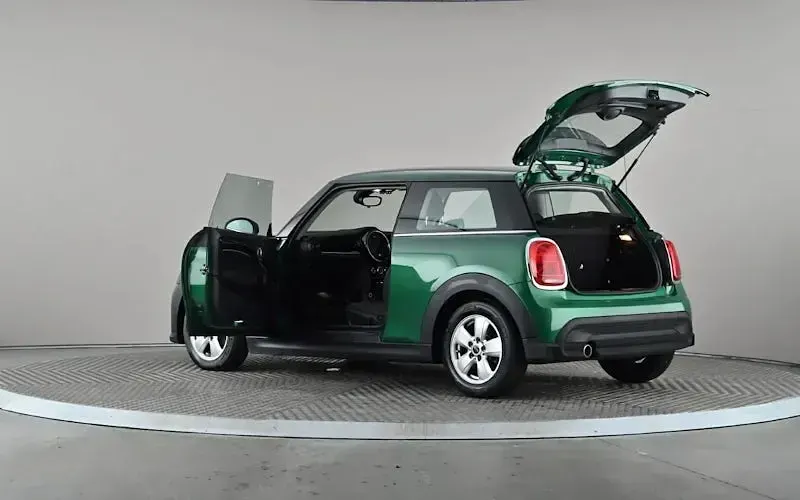 Used Mini Cooper Classic 136 HP (100 kW) 2022 Green Hatchback