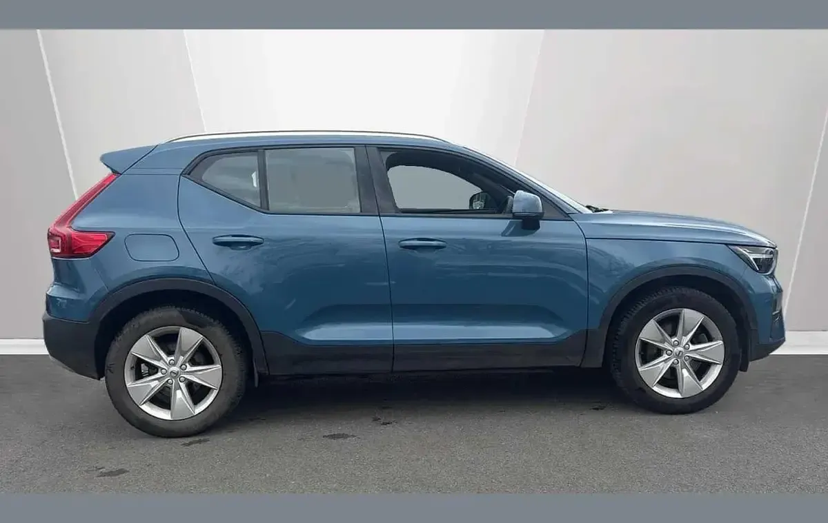 Usado Volvo XC40 Core 161 HP (118 kW) 2023 Azul SUV