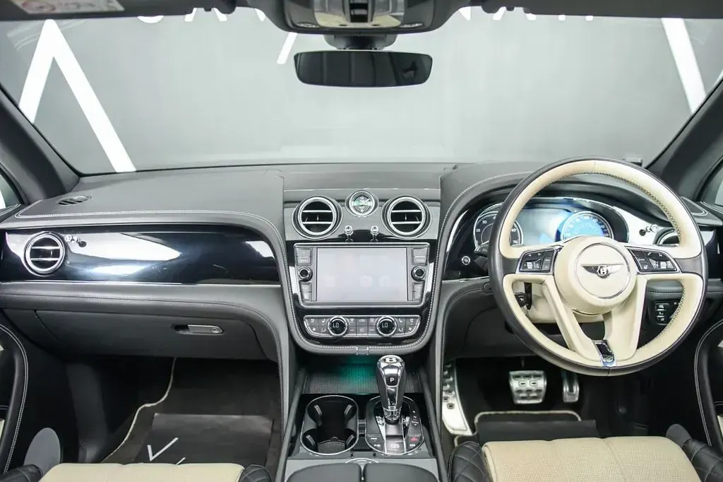 Used Bentley Bentayga 550 HP (404 kW) 2019 Grey SUV