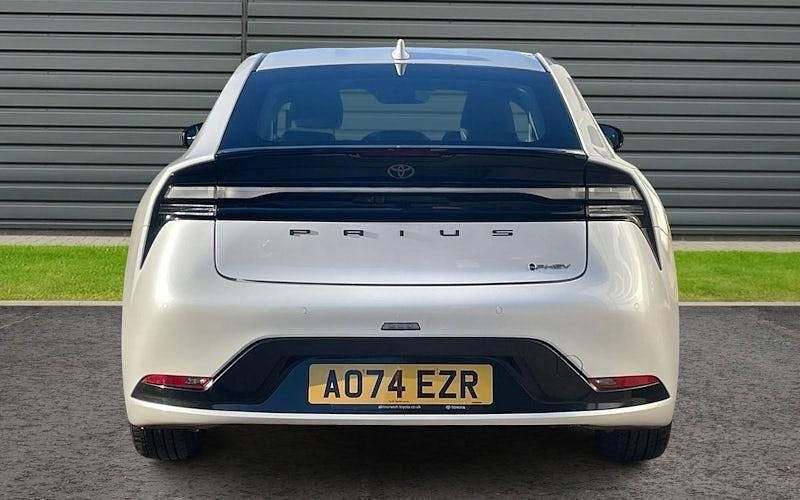 Used Toyota Prius 223 HP (164 kW) 2026 Hatchback
