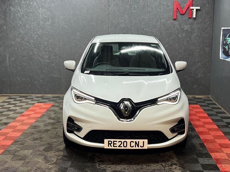 Used Renault Zoe Iconic 100 kW (136 HP) 2020 White Hatchback