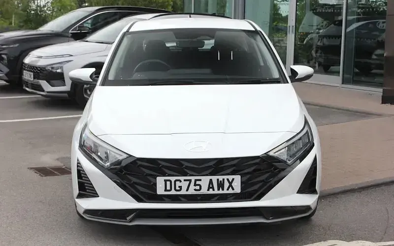 Used Hyundai i20 Advanced 101 HP (74 kW) 2025 White Hatchback