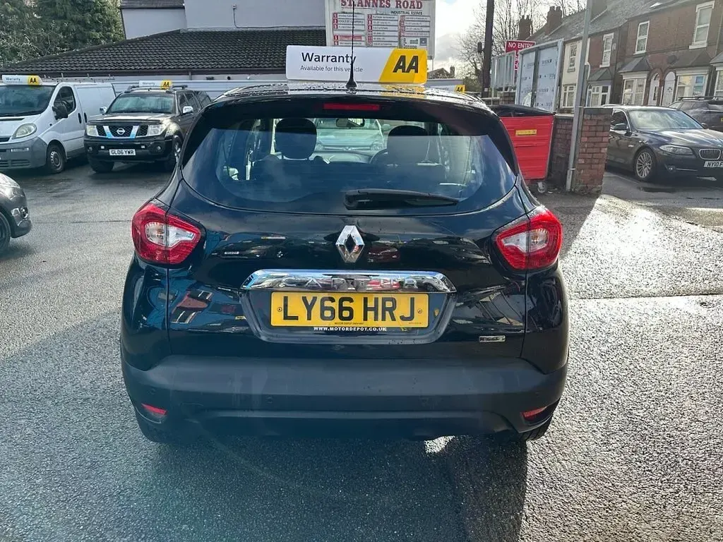 Usado Renault Captur Dynamique 90 CV (66 kW) 2016 Negro SUV